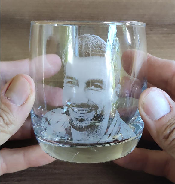 Test: graviertes Whiskyglas von Personello