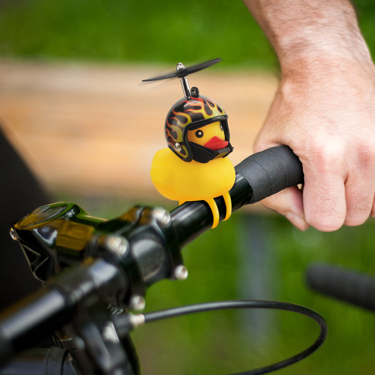 Fahrrad Quietscheentchen mit Helm Flammenhelm