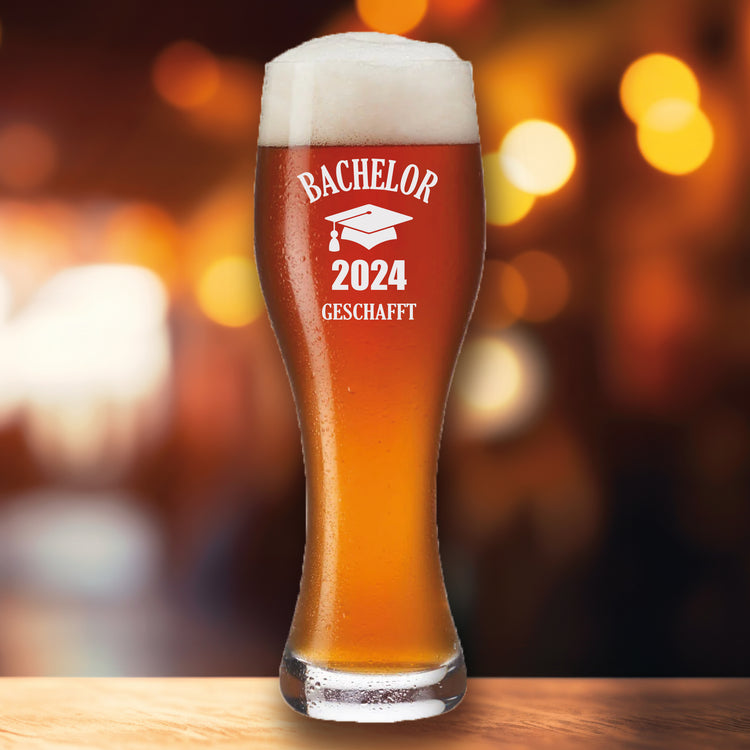 Weizenbierglas Bachelor 2024 geschafft