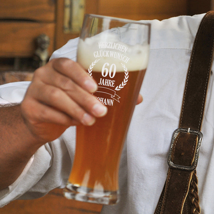 Weizenbierglas zum Geburtstag, mit Zahl im Kranz  + Name