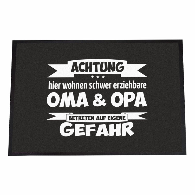 Fußmatte Achtung! Hier wohnen schwer erziehbare Oma & Opa - Betreten auf eigene Gefahr